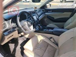 نيسان ماكسيما